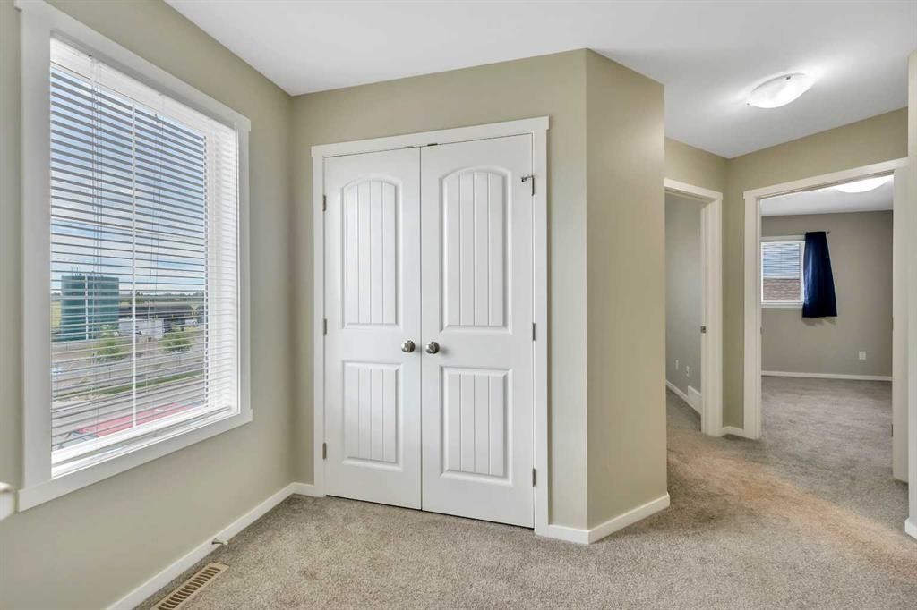 1002 Minto Street, Penhold, AB