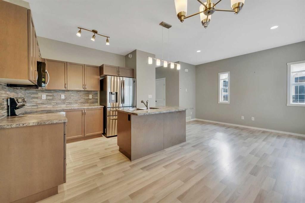 1002 Minto Street, Penhold, AB