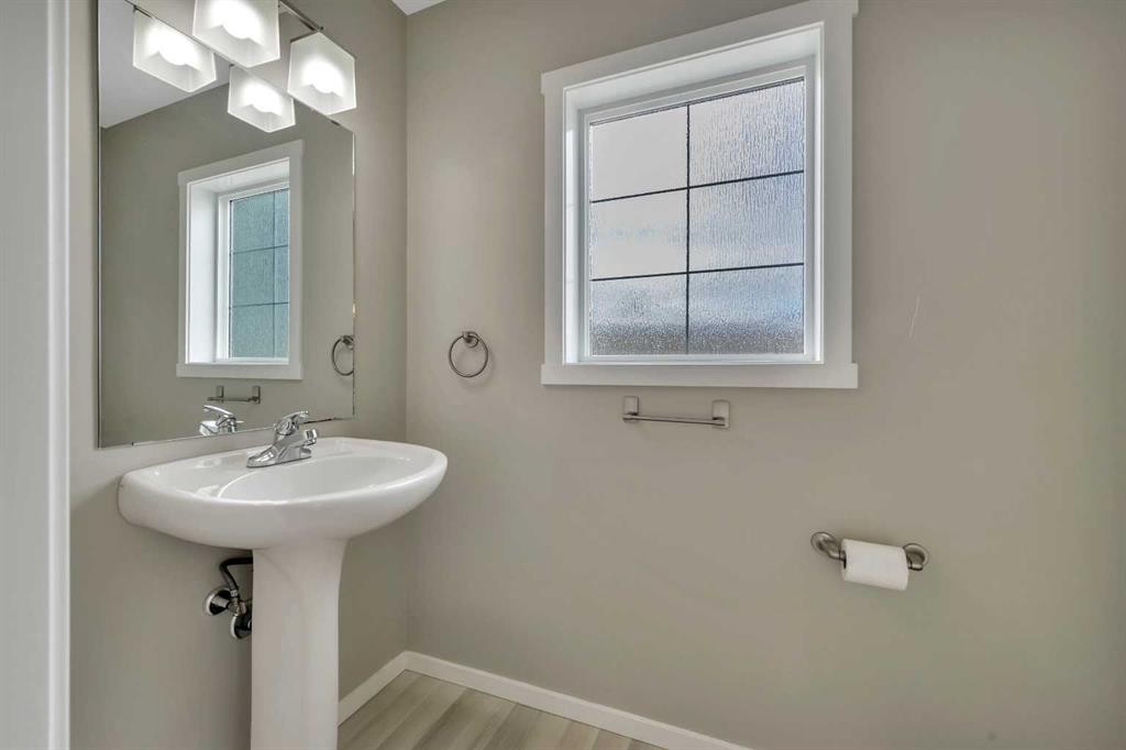 1002 Minto Street, Penhold, AB