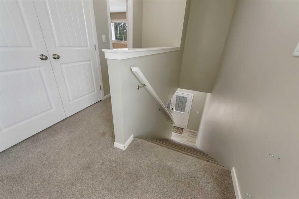 1002 Minto Street, Penhold, AB