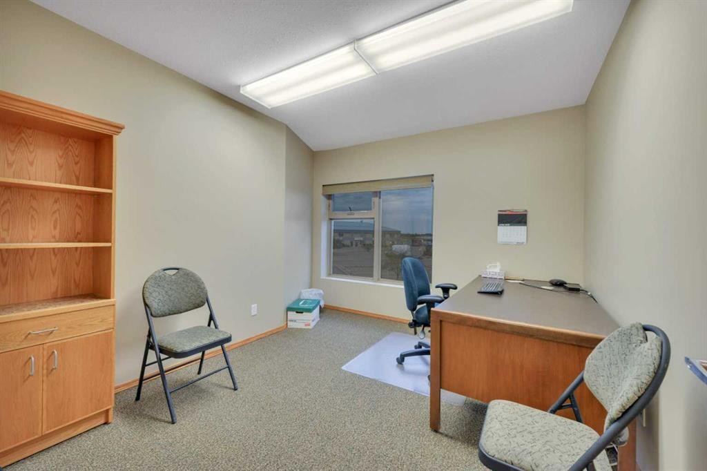 7-7471 Edgar Industrial Bend, Red Deer, AB