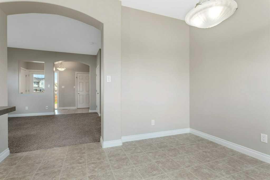 7 Ross Close, Sylvan Lake, AB
