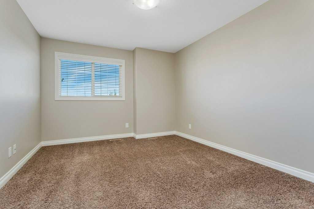 7 Ross Close, Sylvan Lake, AB