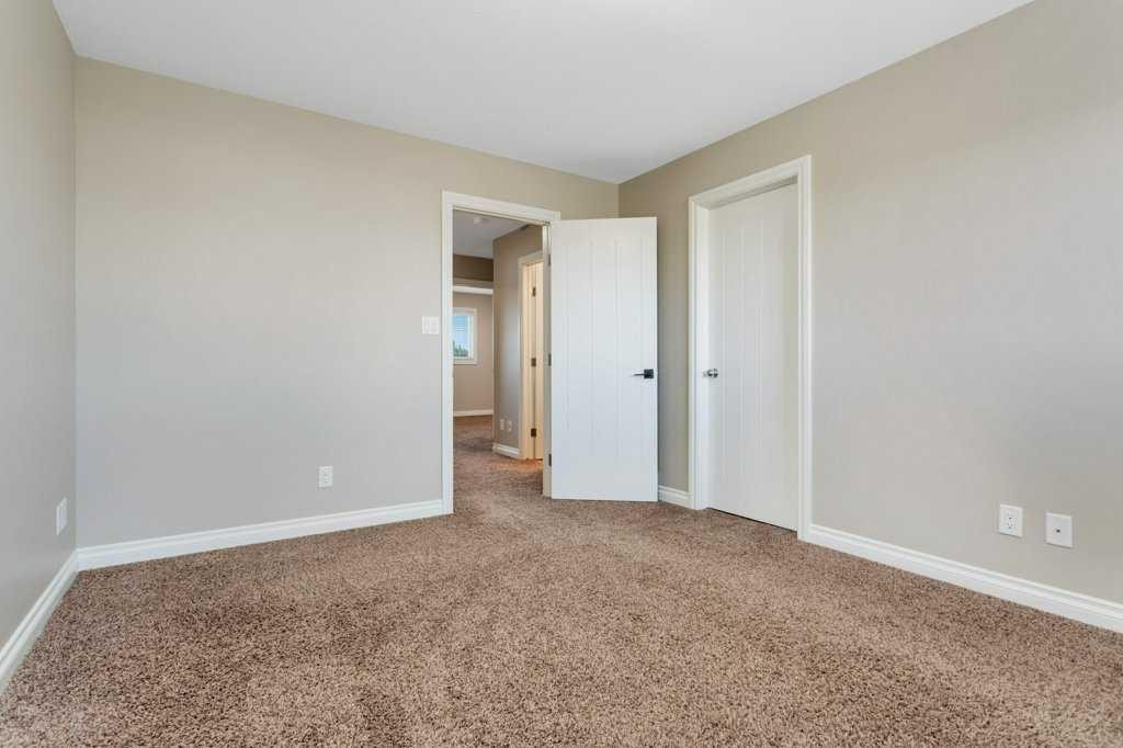 7 Ross Close, Sylvan Lake, AB