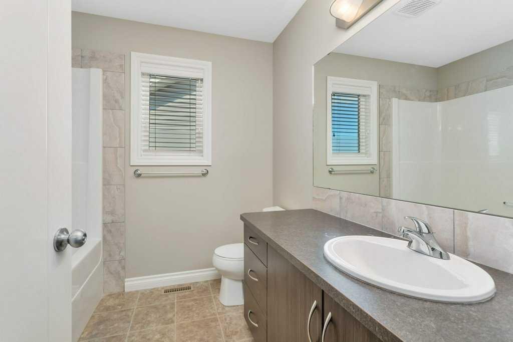 7 Ross Close, Sylvan Lake, AB