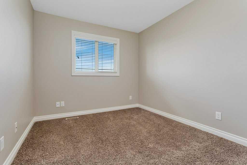 7 Ross Close, Sylvan Lake, AB