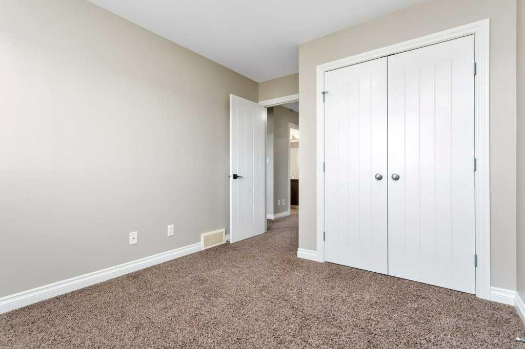 7 Ross Close, Sylvan Lake, AB