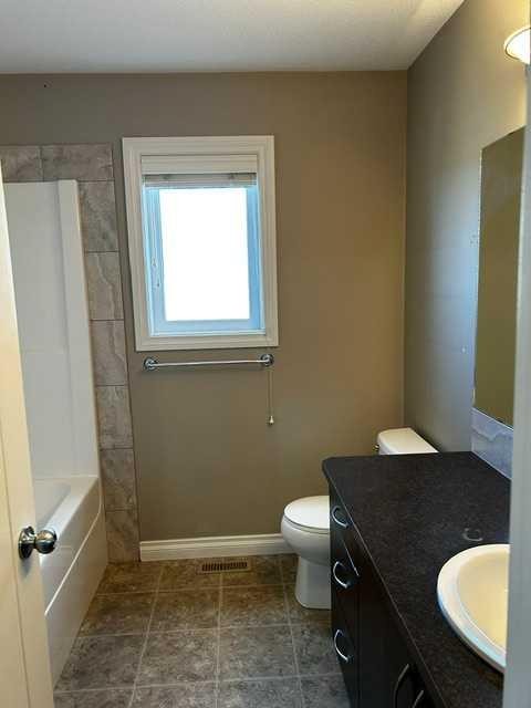 7 Ross Close, Sylvan Lake, AB