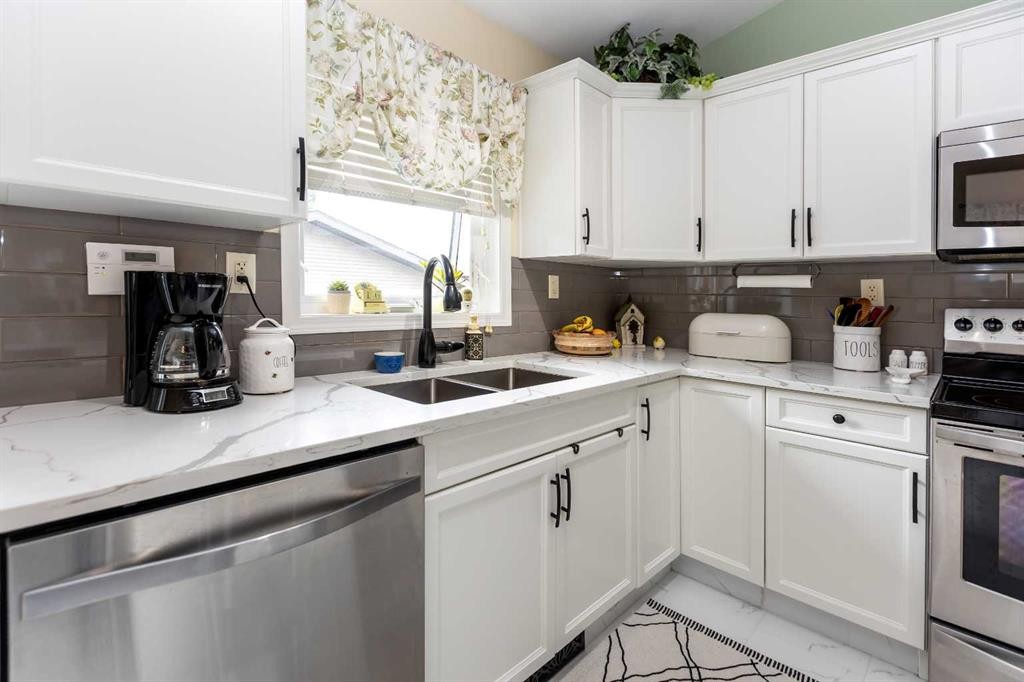 63 Vanier Drive, Red Deer, AB