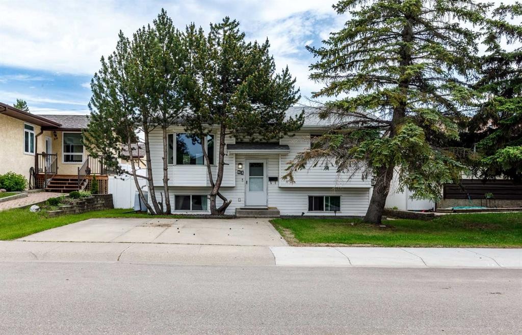 63 Mclevin Crescent, Red Deer, AB