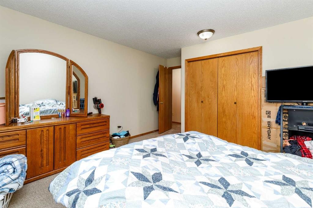 63 Mclevin Crescent, Red Deer, AB