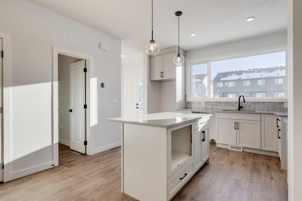 33 Savanna Place Ne, Calgary, AB