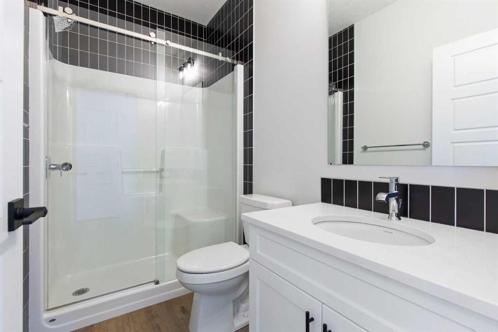199 Bridgeport Circle, Chestermere, AB - Indoor Photo Showing Bathroom
