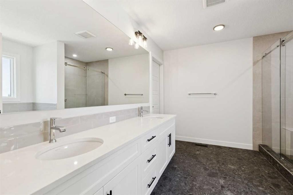 199 Bridgeport Circle, Chestermere, AB - Indoor Photo Showing Bathroom