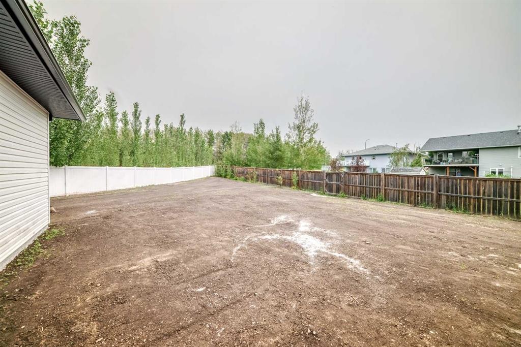 14 Napoleon Meadows Way, Innisfail, AB - Outdoor