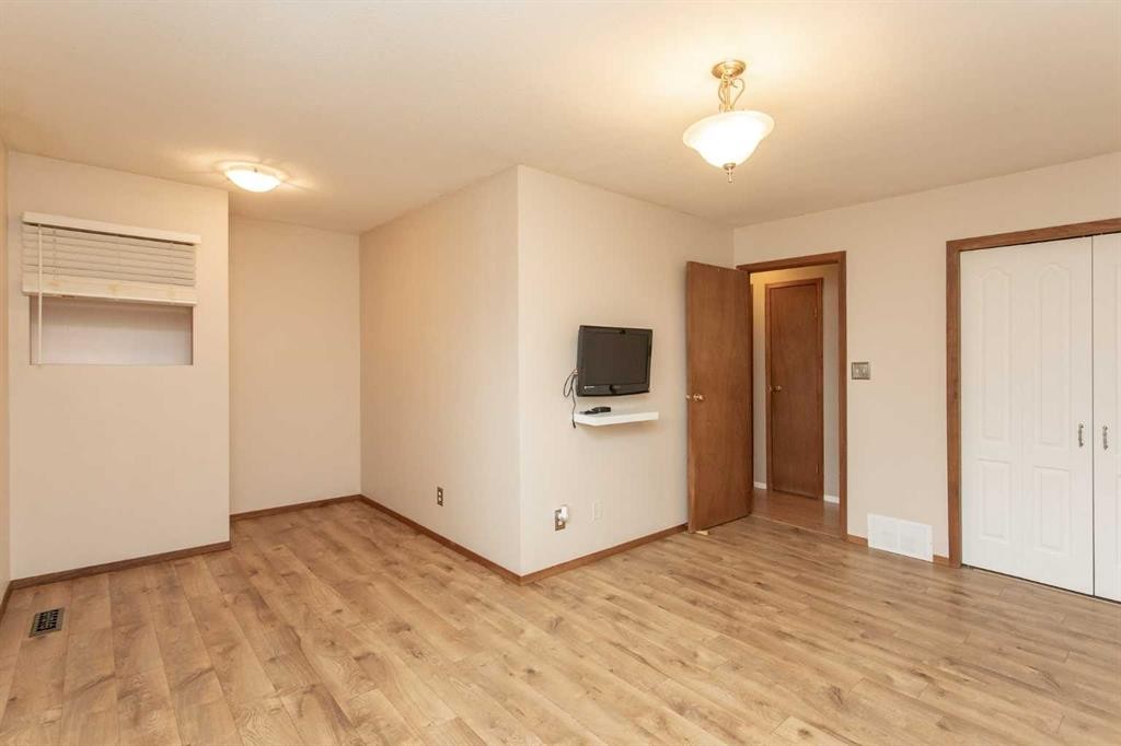 4722 49 Avenue, Bentley, AB