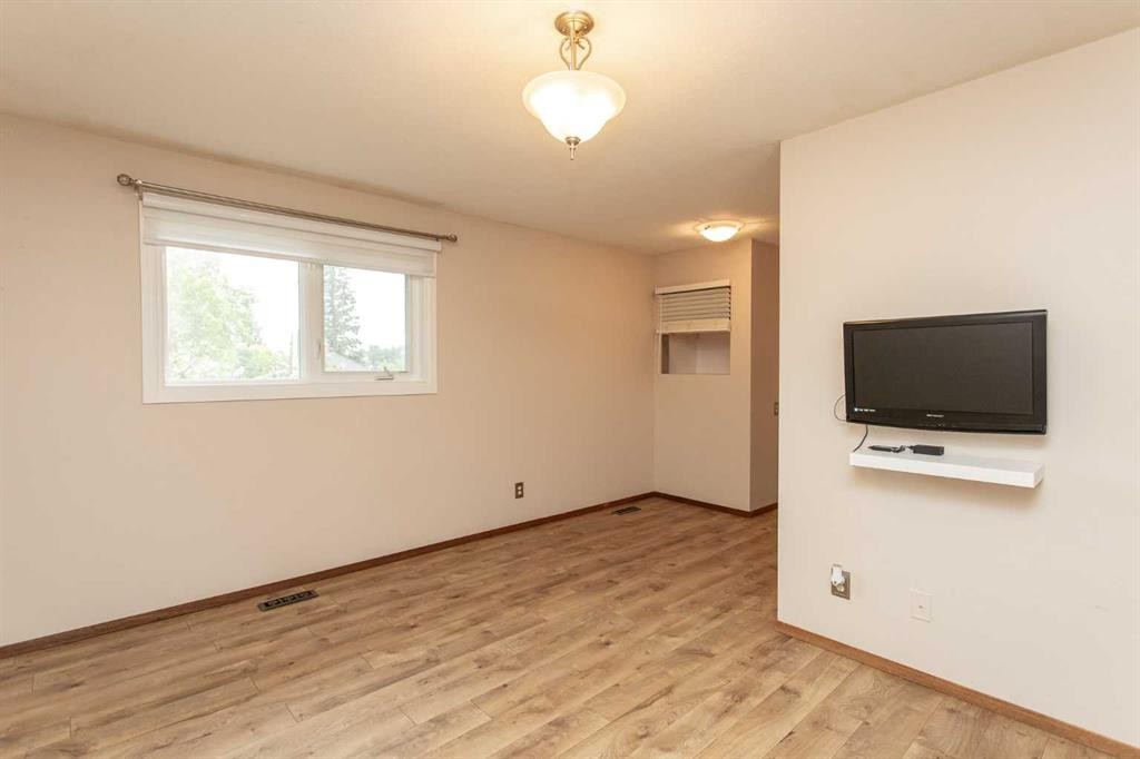4722 49 Avenue, Bentley, AB
