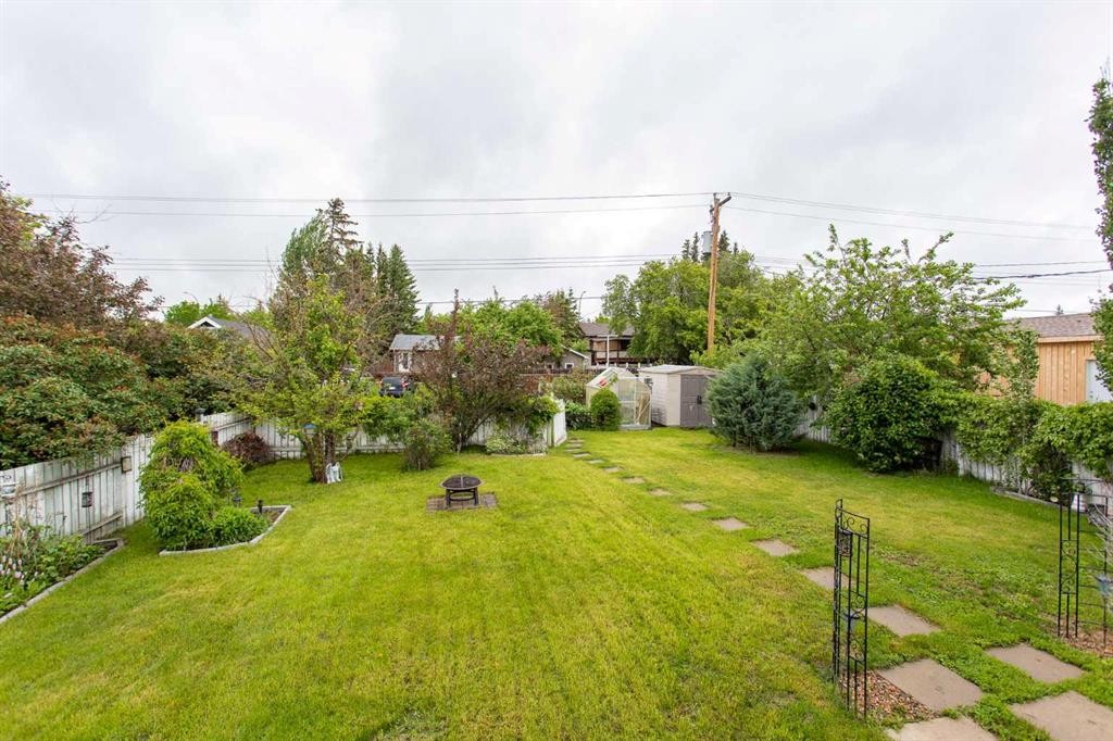 4722 49 Avenue, Bentley, AB