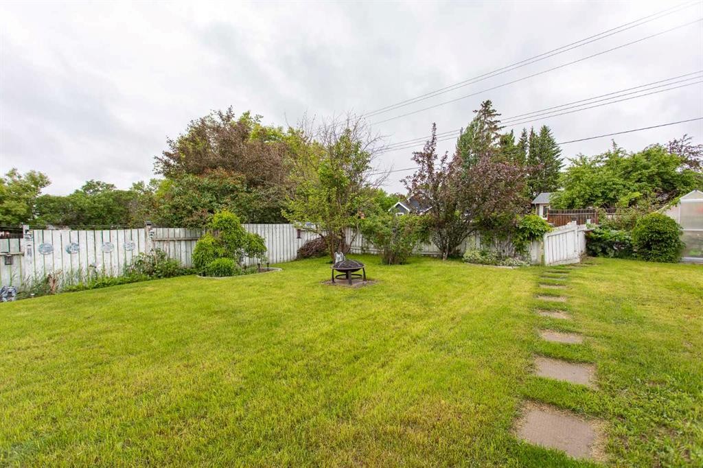 4722 49 Avenue, Bentley, AB