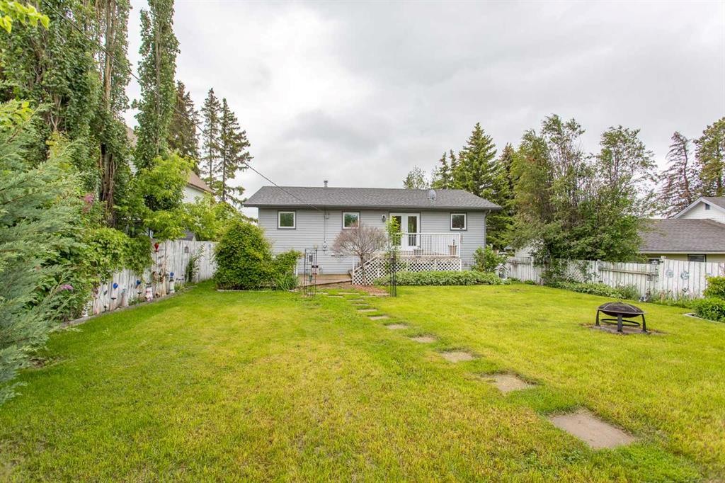 4722 49 Avenue, Bentley, AB