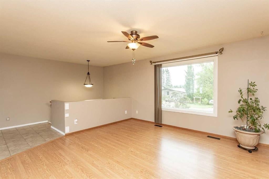 4722 49 Avenue, Bentley, AB