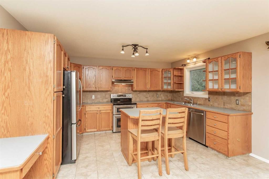 4722 49 Avenue, Bentley, AB