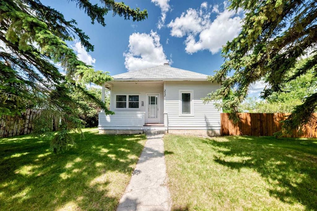 212 5 Avenue, Strathmore, AB