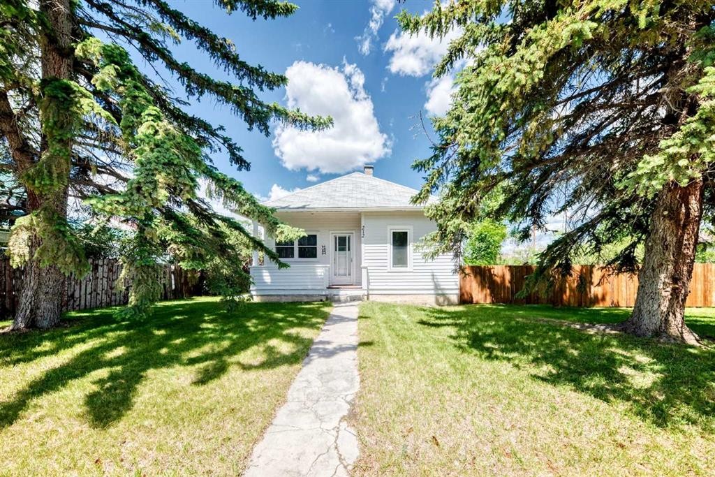 212 5 Avenue, Strathmore, AB