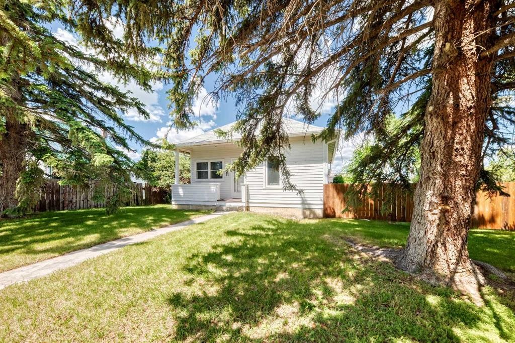 212 5 Avenue, Strathmore, AB