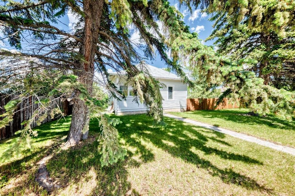 212 5 Avenue, Strathmore, AB