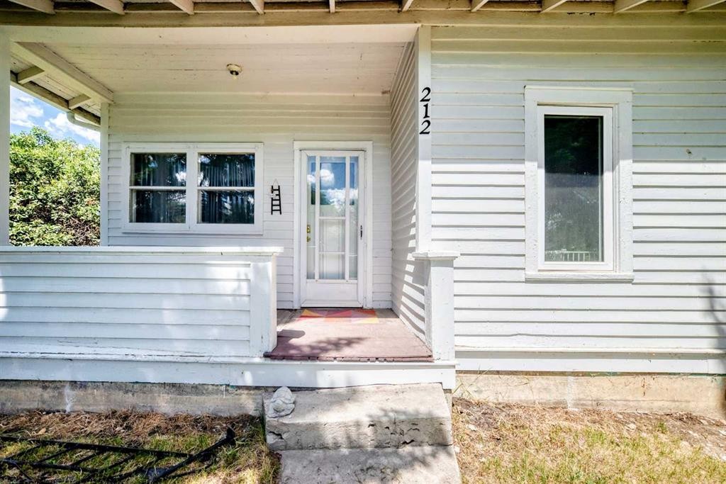 212 5 Avenue, Strathmore, AB