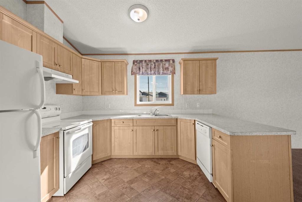 8 Trochu Avenue, Trochu, AB