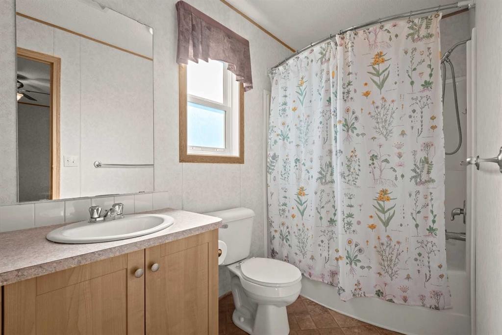 8 Trochu Avenue, Trochu, AB