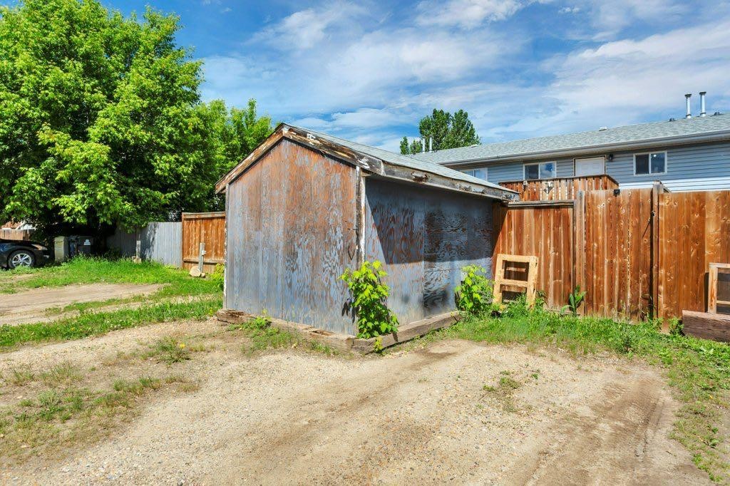 4917 Wocmacks Road, Blackfalds, AB