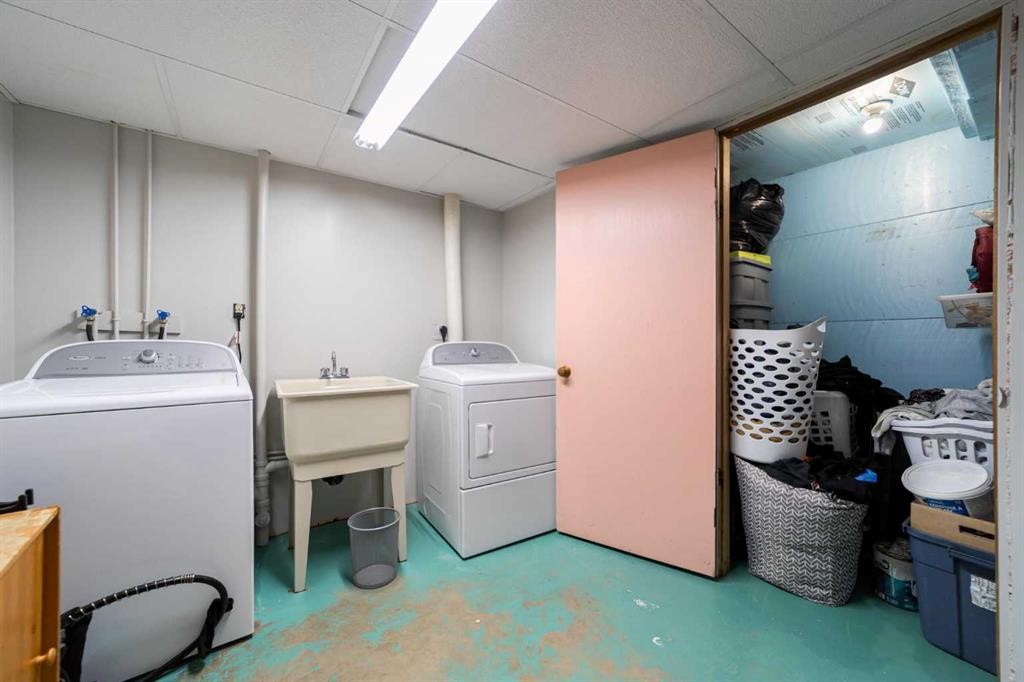 44402 Range Road 125, Rural Flagstaff County, AB - Indoor Photo Showing Laundry Room