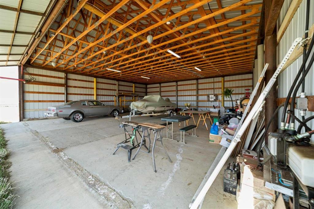 44402 Range Road 125, Rural Flagstaff County, AB - Indoor Photo Showing Garage