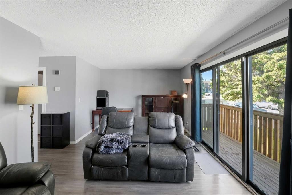9 Griffiths Avenue, Red Deer, AB