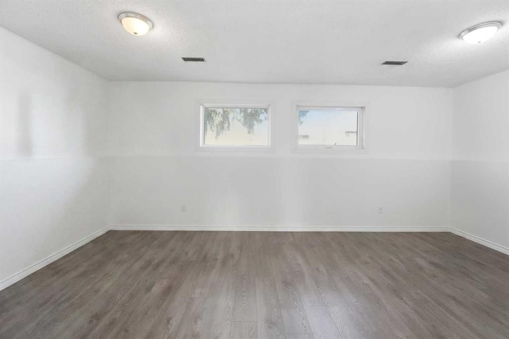 9 Griffiths Avenue, Red Deer, AB