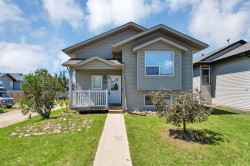 80 Hinshaw Drive Sylvan Lake, AB T4S 2P1