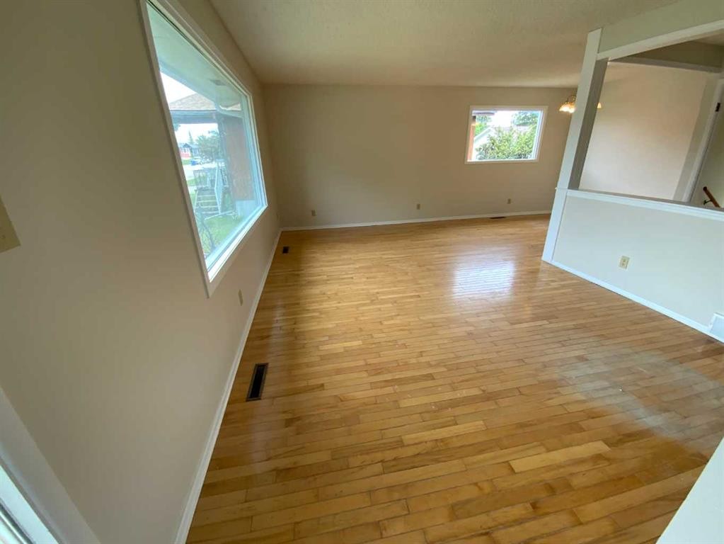 521 4 Street Se, Three Hills, AB