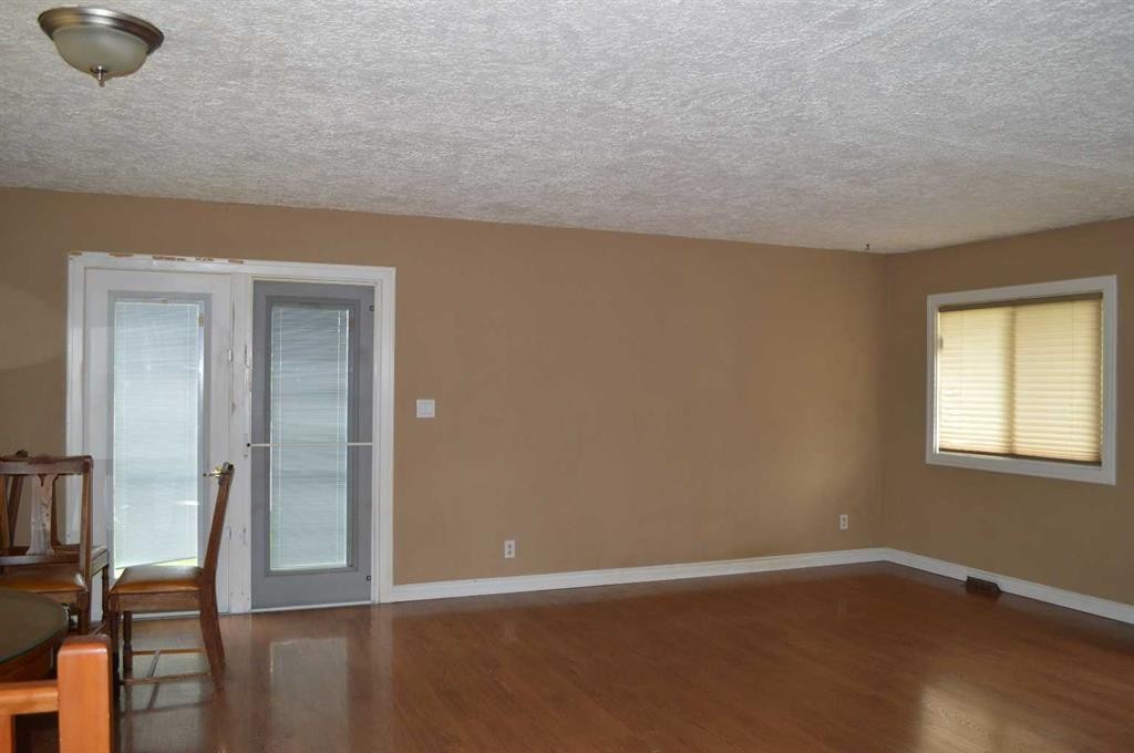 5259 51 Street, Lacombe, AB