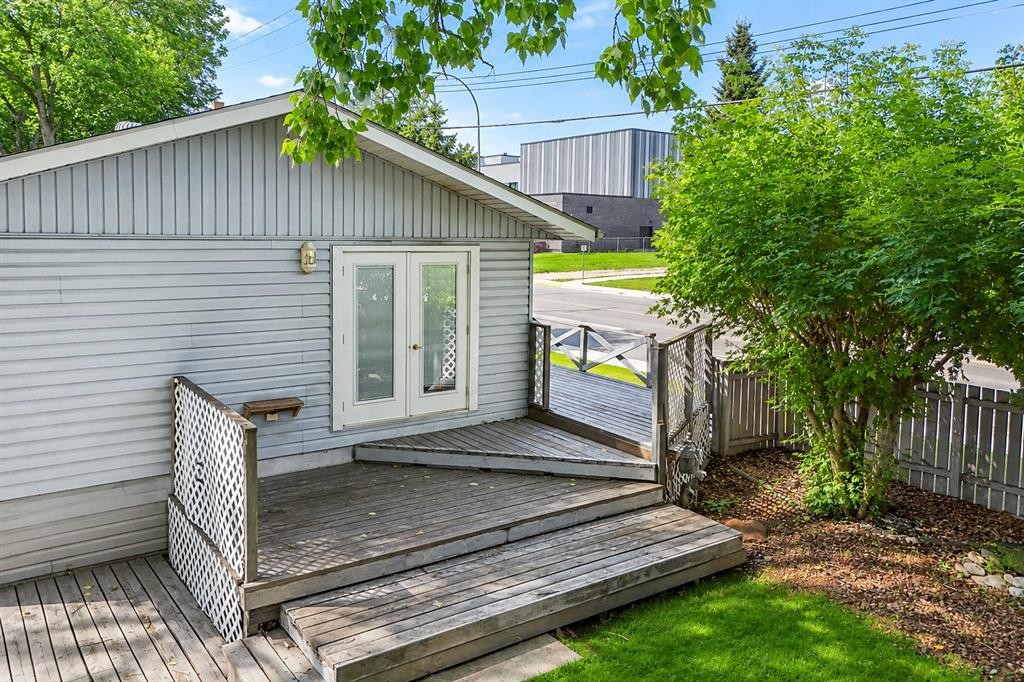 5259 51 Street, Lacombe, AB - Outdoor With Exterior