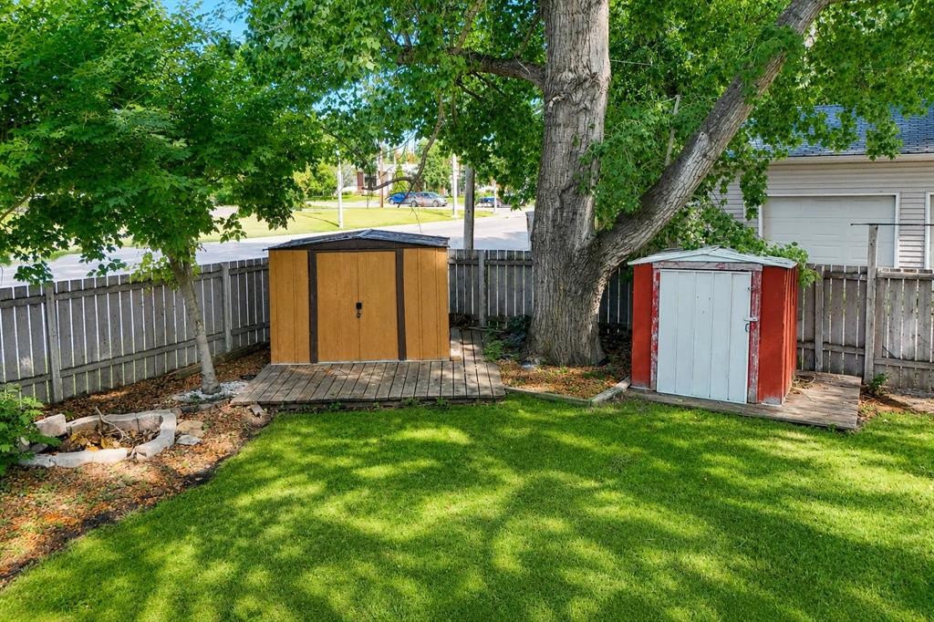 5259 51 Street, Lacombe, AB - Outdoor