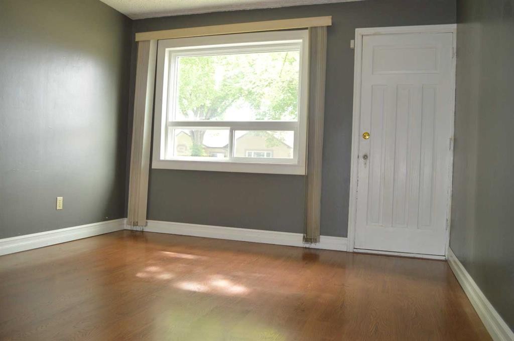 5259 51 Street, Lacombe, AB