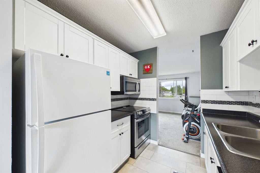 32 Whiteside Crescent, Red Deer, AB
