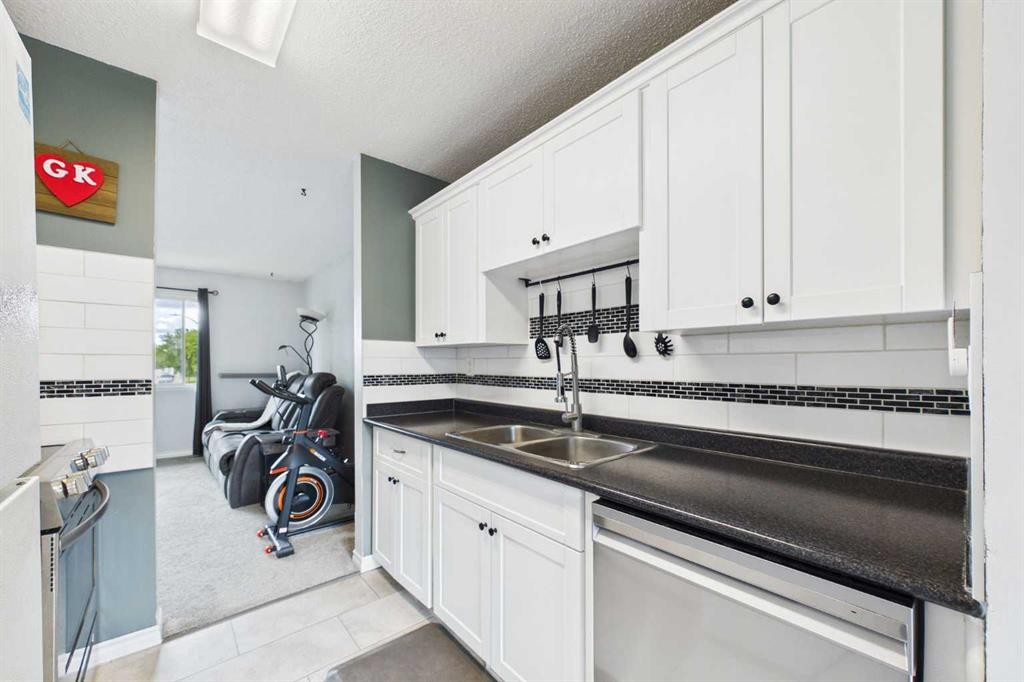 32 Whiteside Crescent, Red Deer, AB