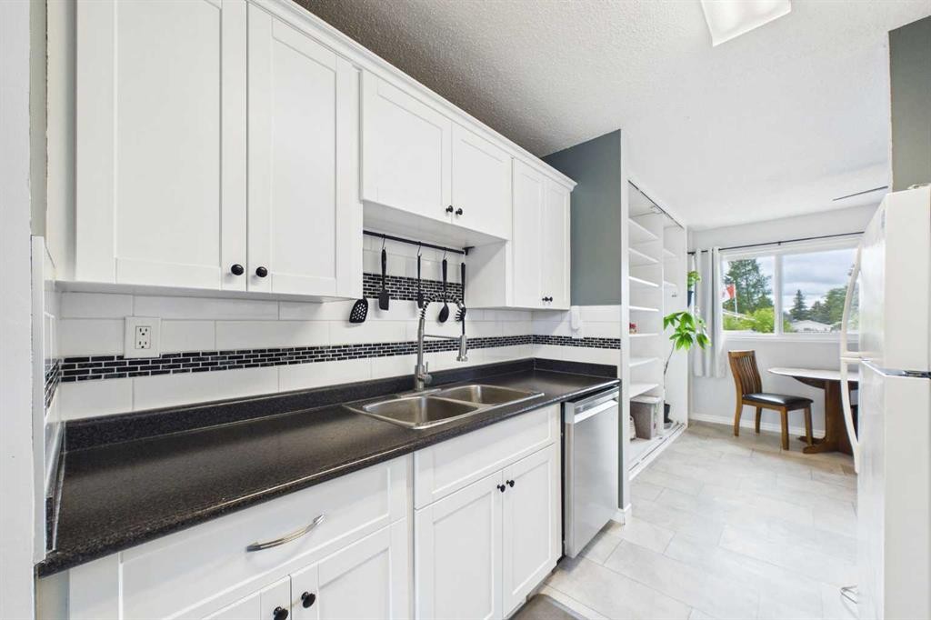 32 Whiteside Crescent, Red Deer, AB