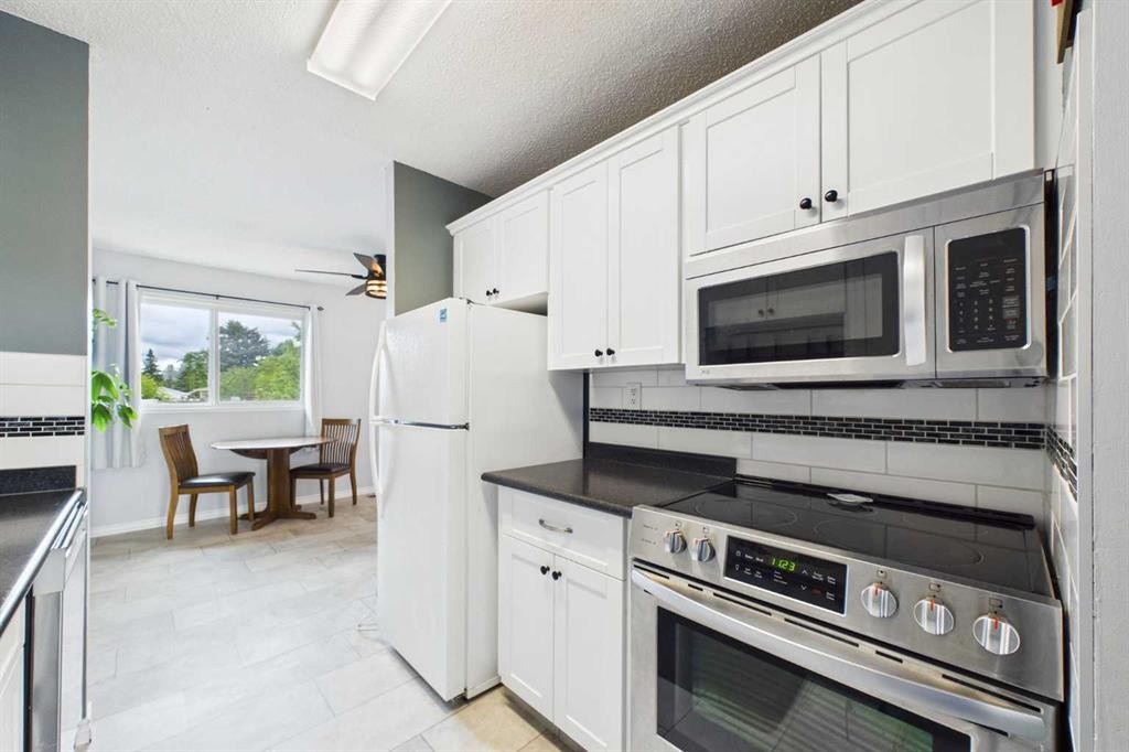 32 Whiteside Crescent, Red Deer, AB