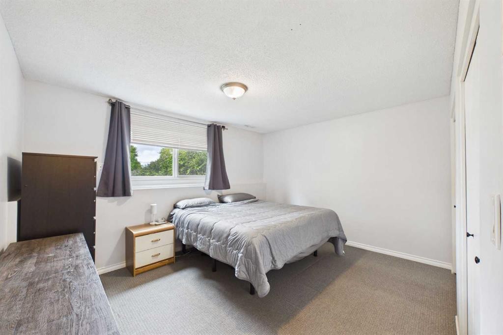 32 Whiteside Crescent, Red Deer, AB