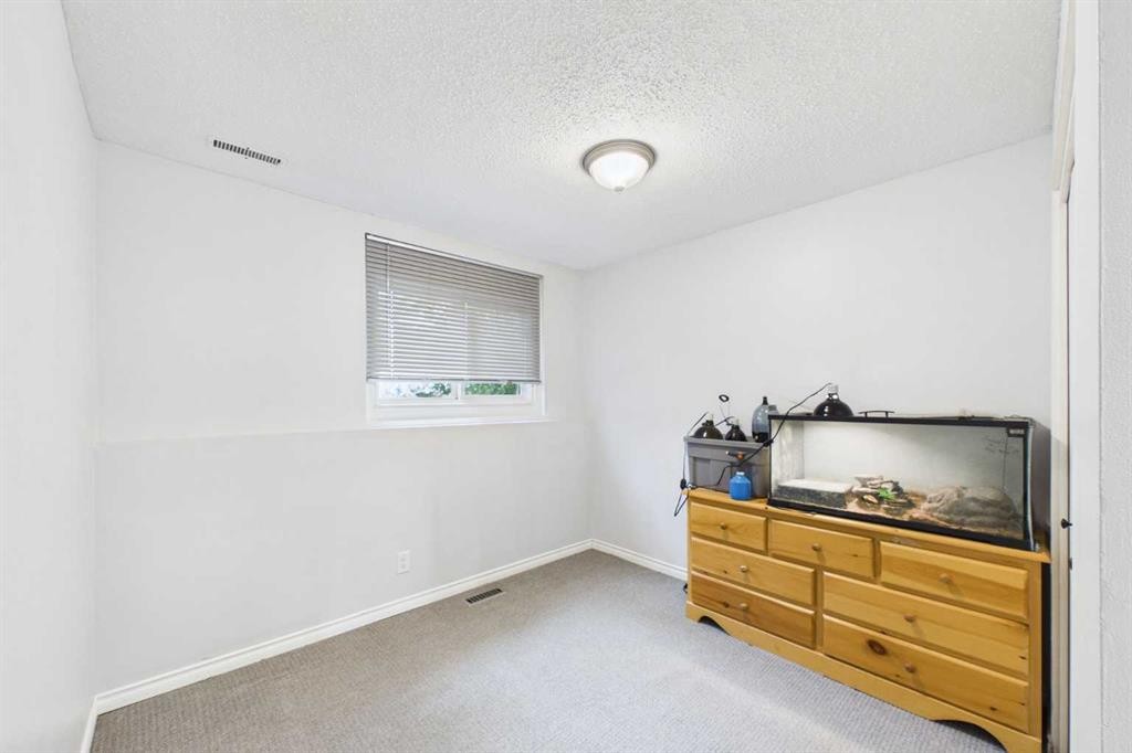 32 Whiteside Crescent, Red Deer, AB